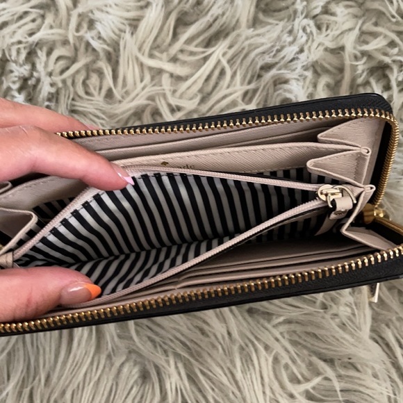 Kate Spade Wallet - Picture 7 of 9
